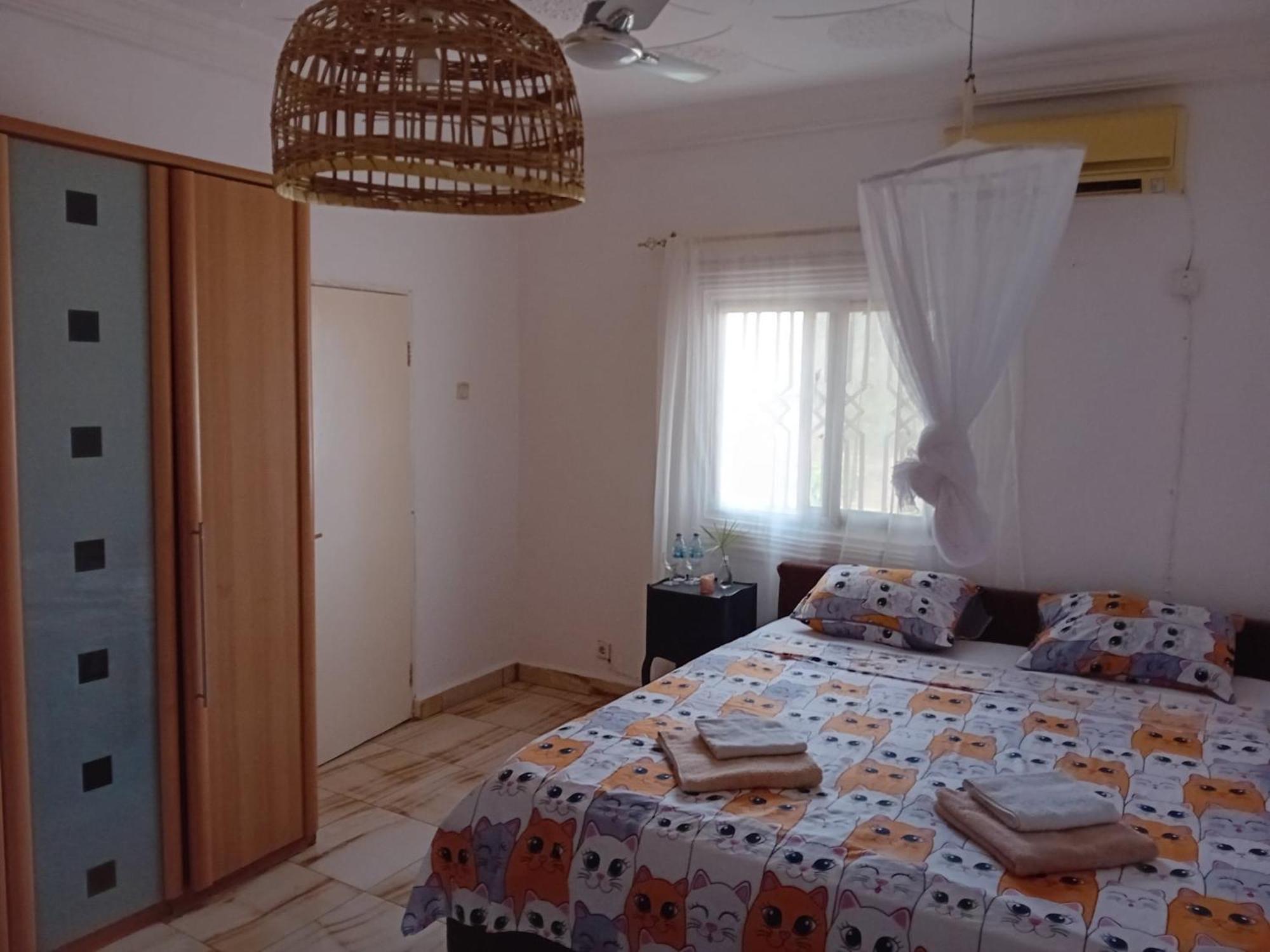 Fhs Foundation House Bijilo エクステリア 写真