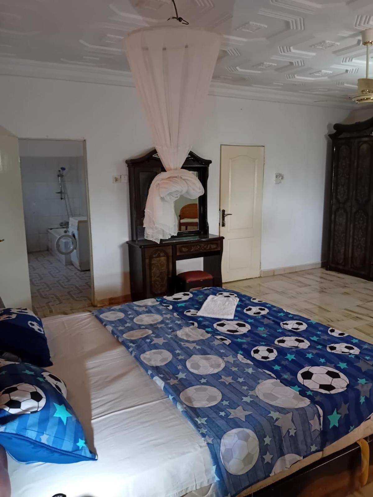 Fhs Foundation House Bijilo エクステリア 写真